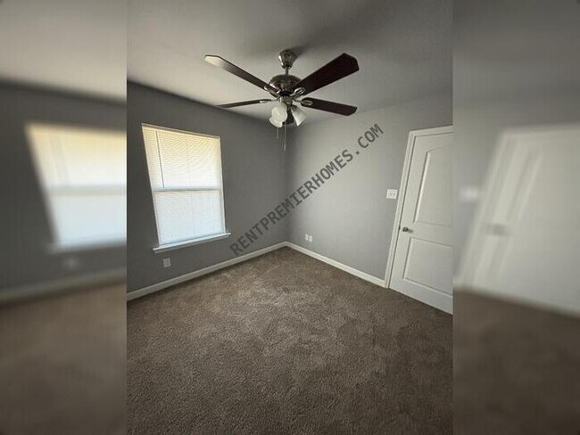 Building Photo - 22 Winchester Dr