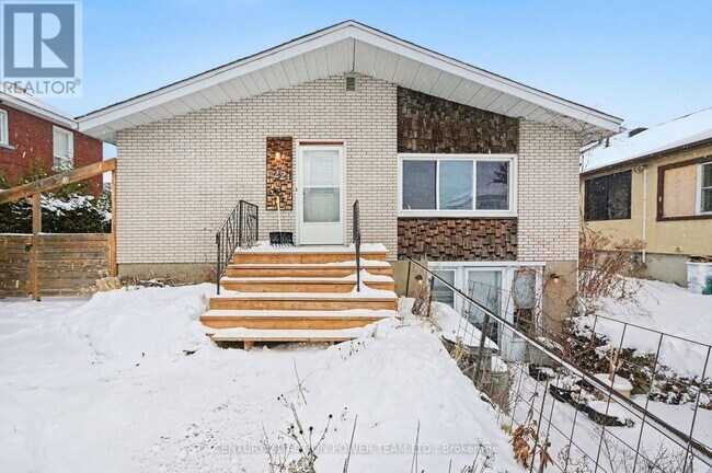 Photo du bâtiment - 1221 Kitchener Ave