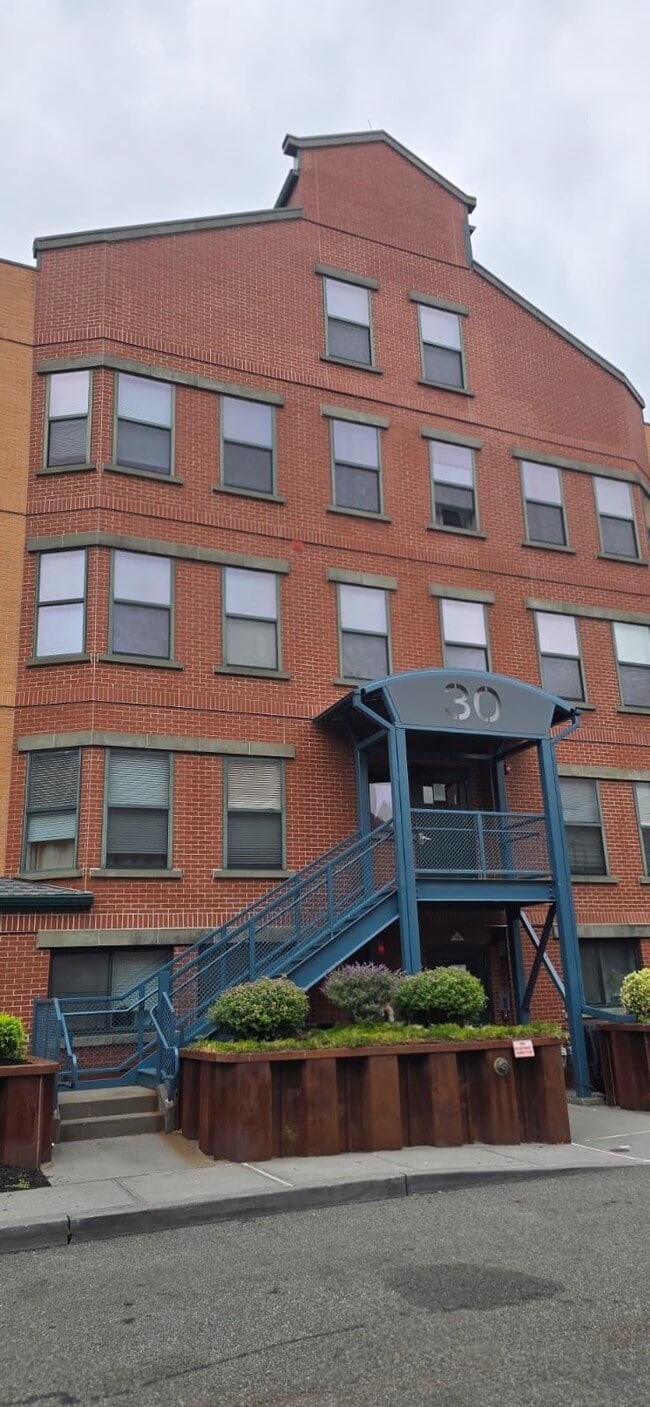 Building Photo - 160 Lafayette St