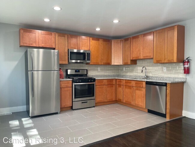 Foto del edificio - 5 br, 2.5 bath House - 1285 Lake Shore Drive