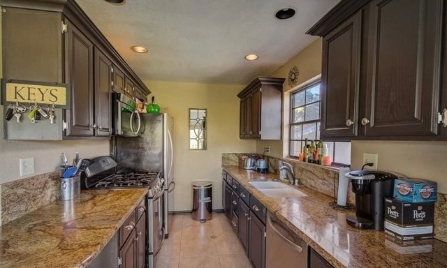 Building Photo - 4440 Ensenada Dr