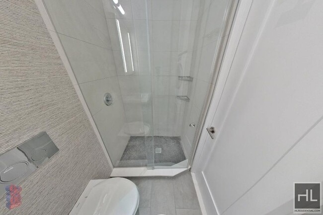 Building Photo - Second Avenue