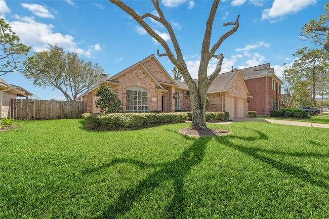 Building Photo - 3219 Braesview Dr