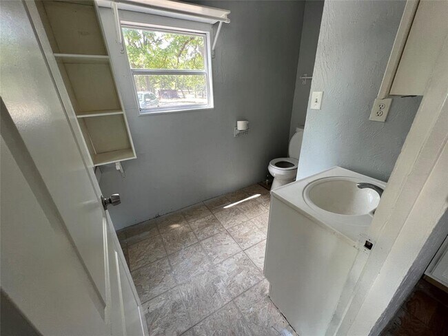 Foto del edificio - 215 Farm to Market Rd 3454