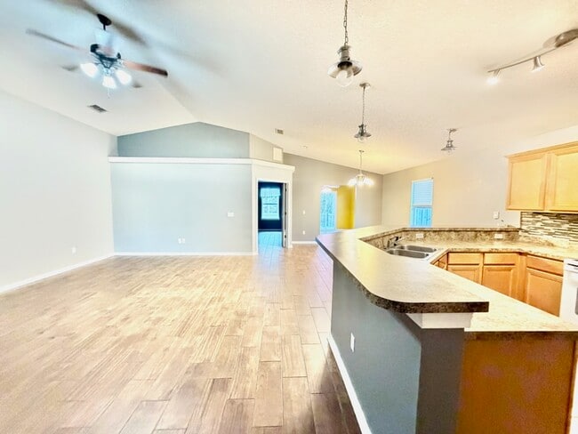 Building Photo - 2070 Catline Cir