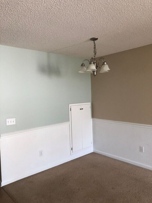 Building Photo - WAKEFIELD SUBDIVISION - Double Garage!  GR...