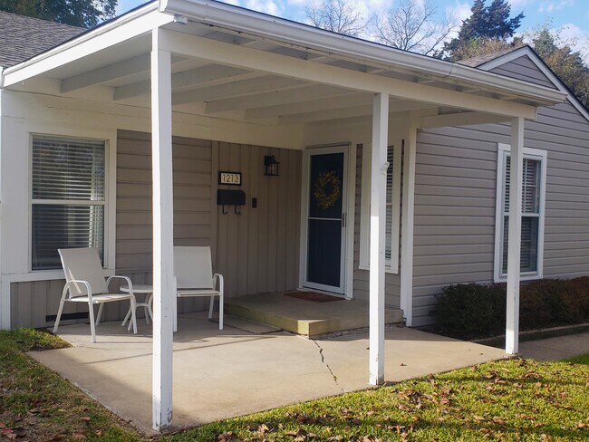 Foto del edificio - 1213 Shady Ln