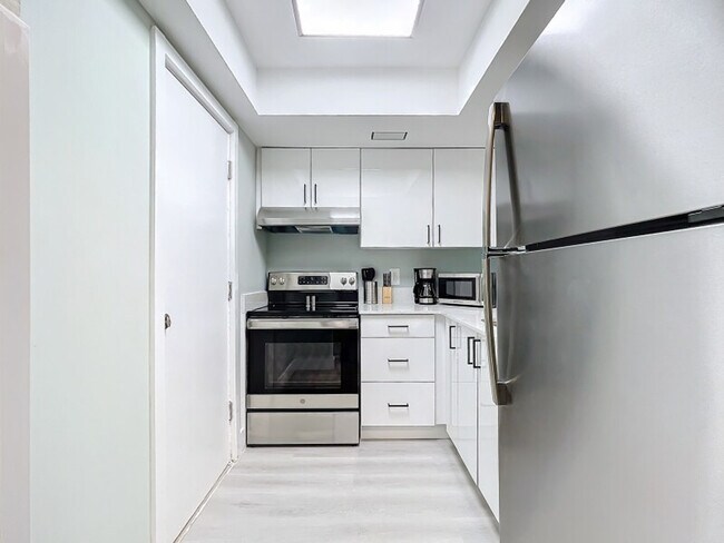 Foto del edificio - 1328 Cordova Rd