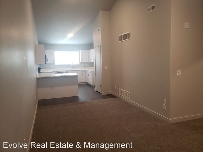 Building Photo - 2 br, 1 bath House - 572 S 100 W E203