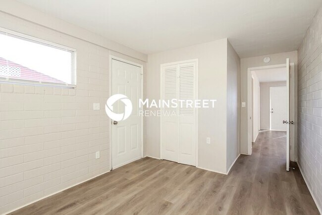 Building Photo - 3 Bedroom Pet-Friendly Home in TUCSON, AZ with Main Street Renewal