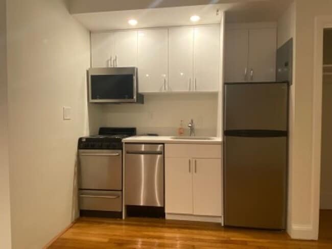 Building Photo - Incredible Back Bay Studio 9/1