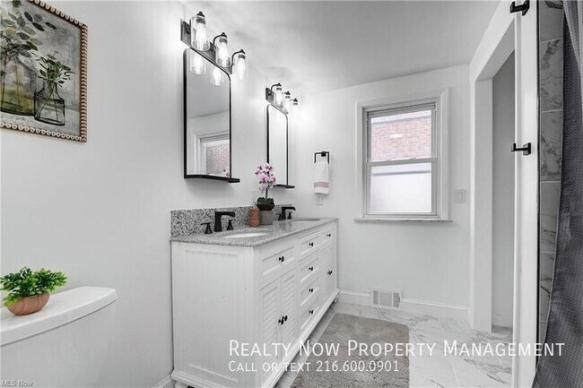 Foto del edificio - 2330 Traymore Rd