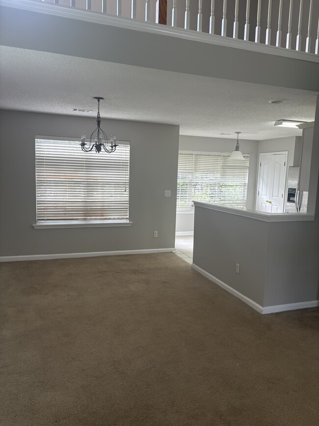 Building Photo - 401 Gresham Dr