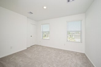 Building Photo - 6818 Flowering Ginger Ln