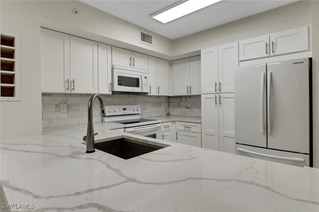 Foto del edificio - 1220 Wildwood Lakes Blvd