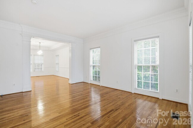 Foto del edificio - 1425 Bristol Pl Ct