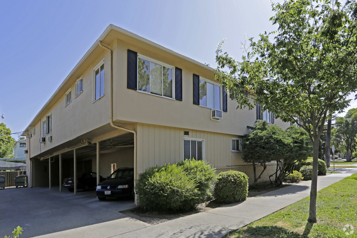 Building Photo - 1626 27th St