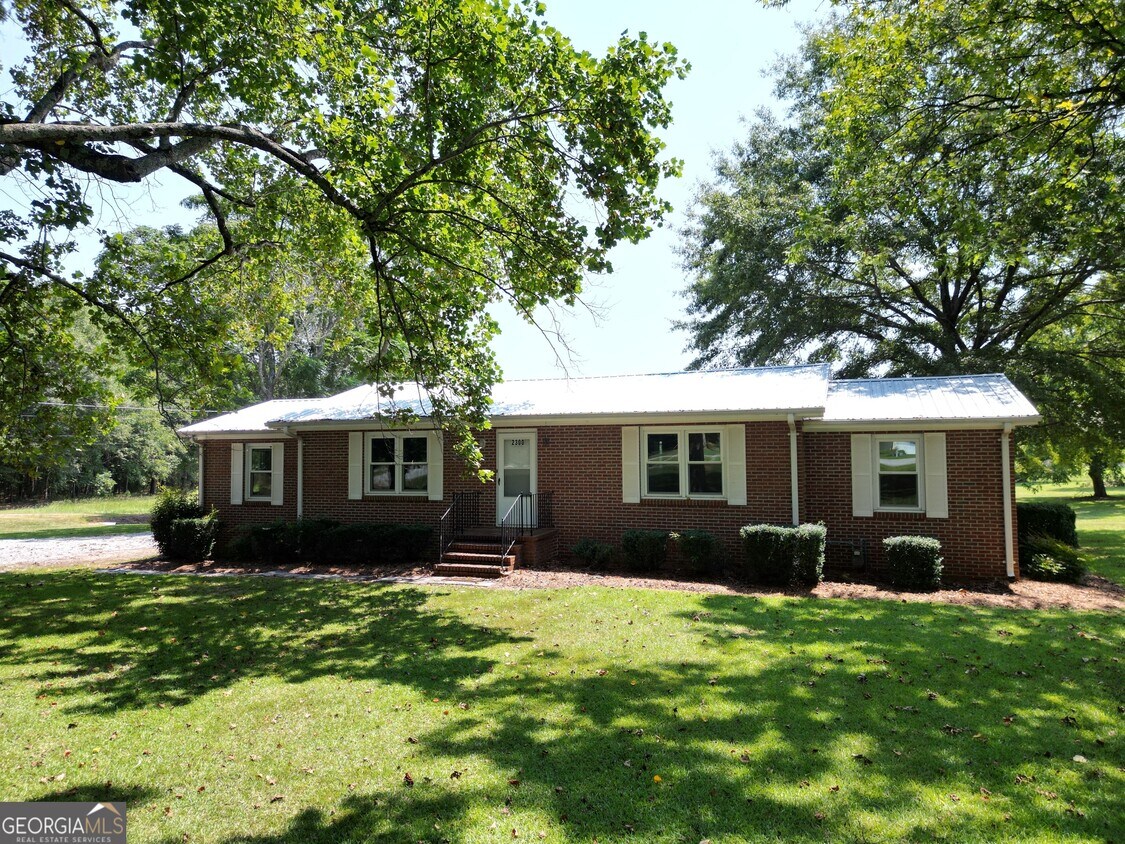 Primary Photo - 2300 Old Bishop Rd