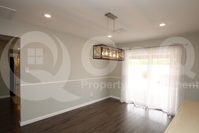Building Photo - 8033 E Weldon Ave