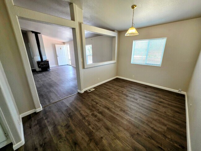 Building Photo - Charming 3 Bedroom Home on Large 5 Acre Pr...