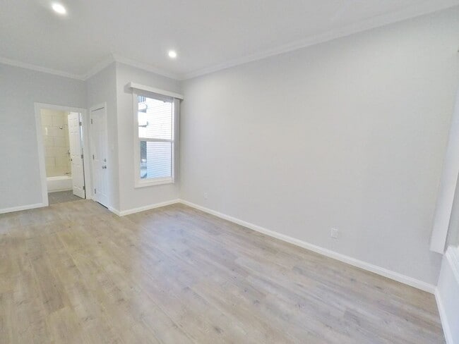 Building Photo - 608 22nd St