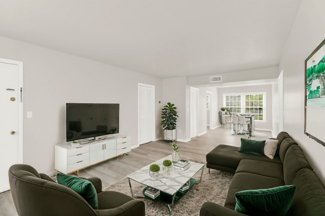 Building Photo - Ridgecrest