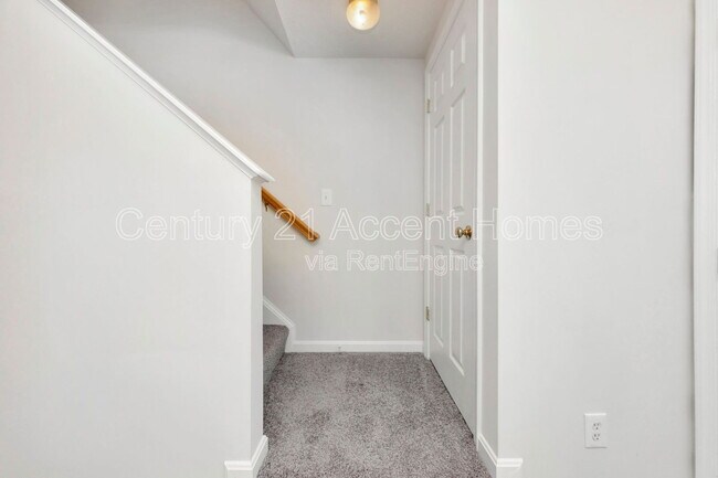 Foto del edificio - 9907 Warwick Pl