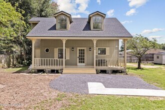 Building Photo - 708 Patrick Dr