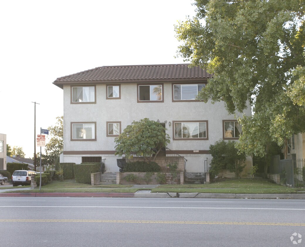 Building Photo - 10836 Victory Blvd