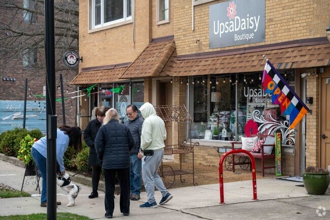 Homewood has a beautiful downtown area where residents go shopping and to restaurants.