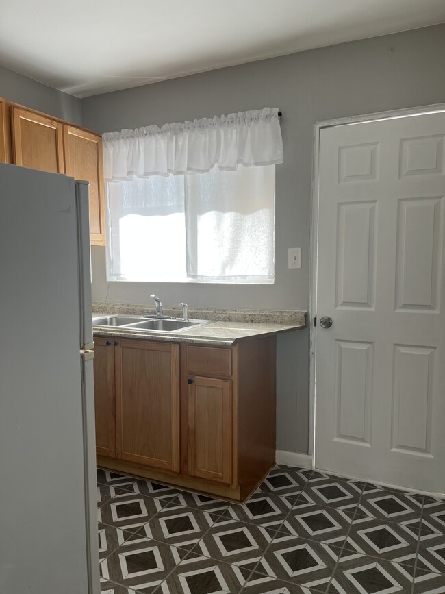 Building Photo - 8170 Valley View