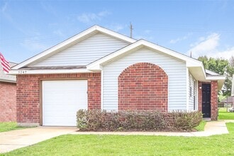 Building Photo - 3247 Jorns St
