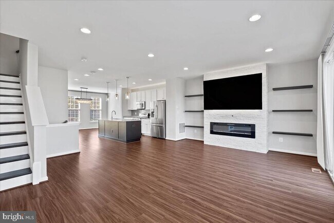 Foto del edificio - 8182 Broad Pl