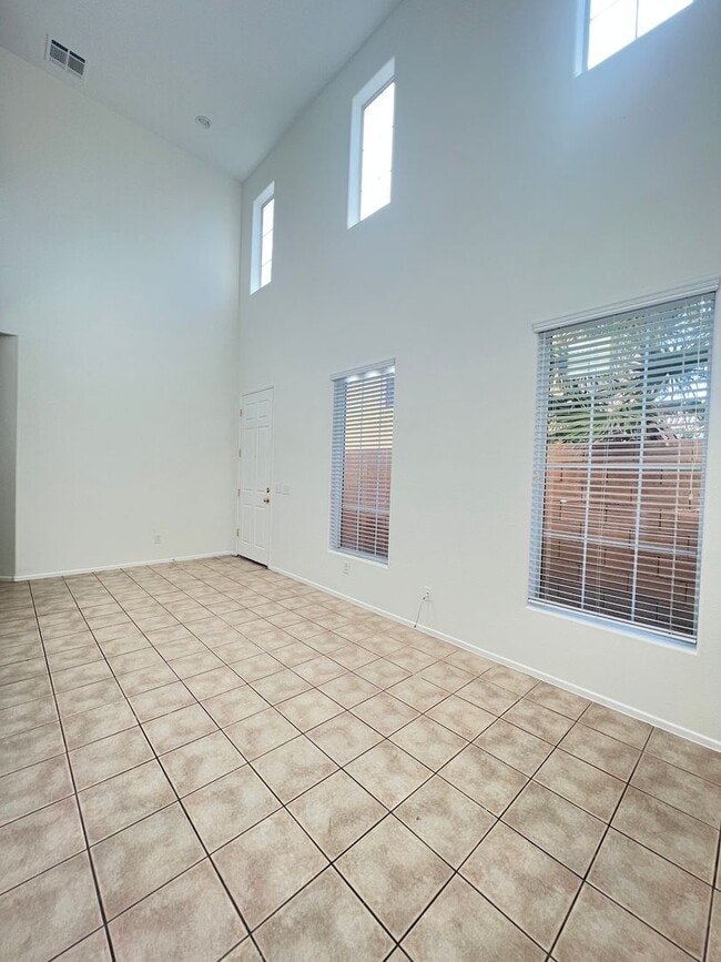 Foto del edificio - Stunning 3 bedroom home in a gated community!