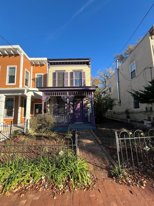 Primary Photo - Charming 2 BR/1.5 BA EOG Townhome in Anaco...