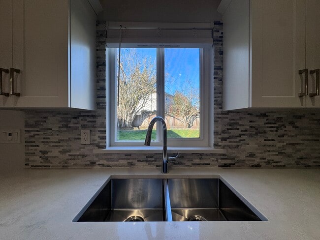 Building Photo - 23881 114A Av