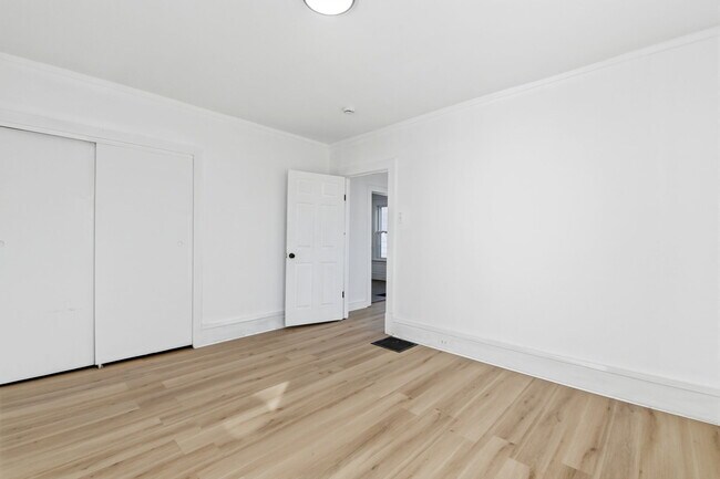 Building Photo - 6531 Plymouth Ave