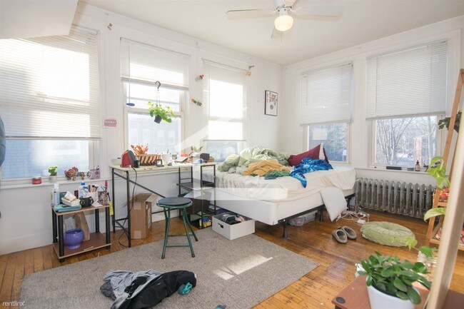 Foto del edificio - 4 br, 1 bath House - 70 Chester St. #2-2 2