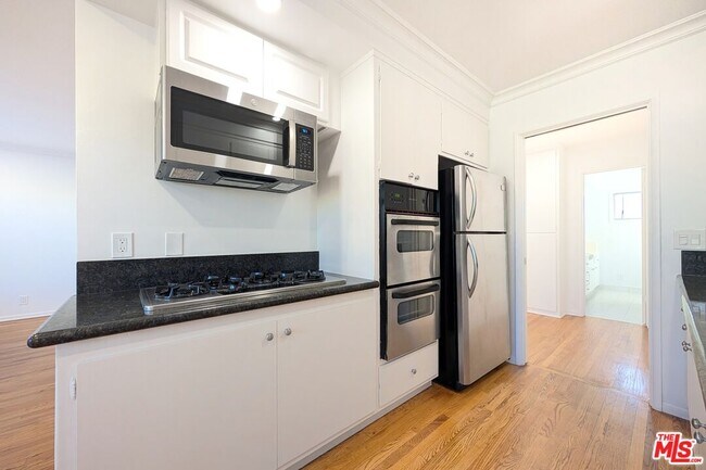 Building Photo - 224 Bicknell Ave