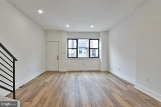 Building Photo - 1828 S 5th St