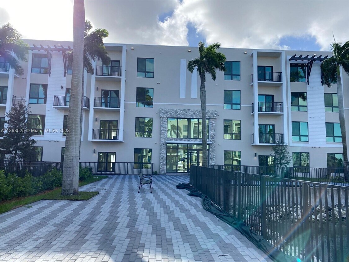 4636 NW 84th Ave Unit 21, Doral, FL 33166 Condo for Rent in Doral, FL