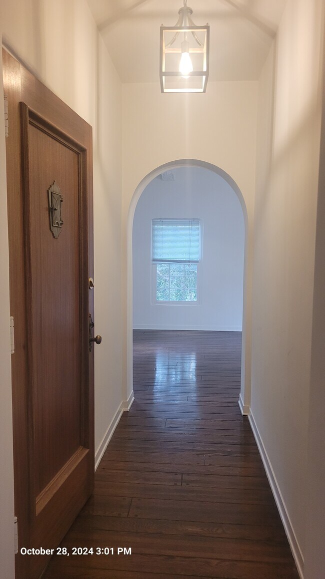 Hallway - 405 S Crescent Dr