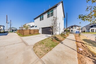 Building Photo - 3235 Home Ct