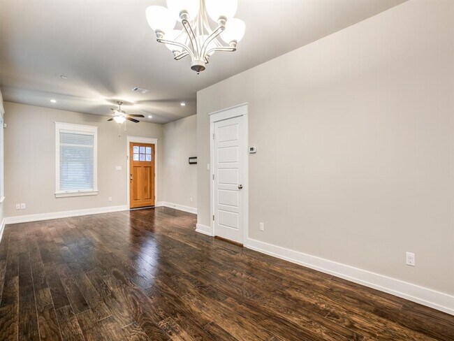 Building Photo - 406 Zennia St