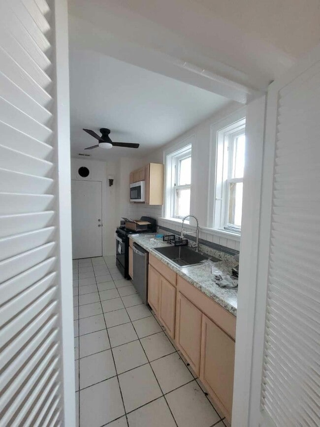 Building Photo - 1413 Dobson St