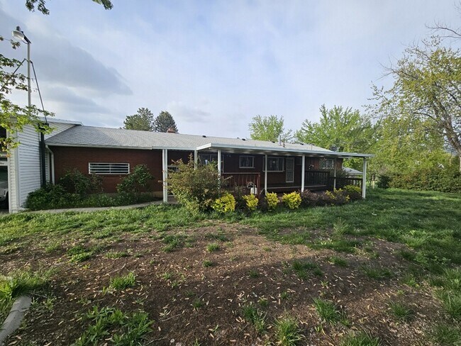 Foto del edificio - 1706 Creek Rd