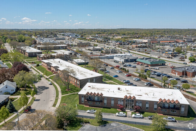 Bird's eye view of property - Garden Pool Apartments