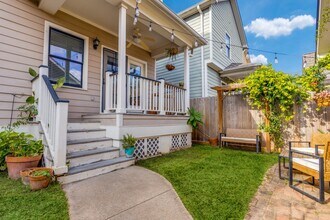 Building Photo - 1017 W 15th 1/2 St