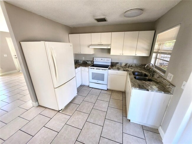 Foto del edificio - 7321 Exemplar Dr