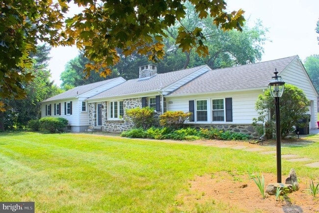 Photo - 414 Warren Rd House